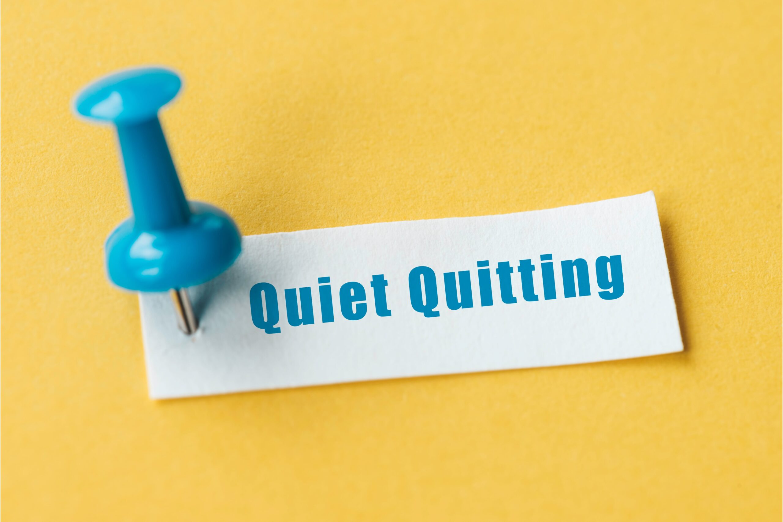 the words quiet quitting on a yellow noticeboard